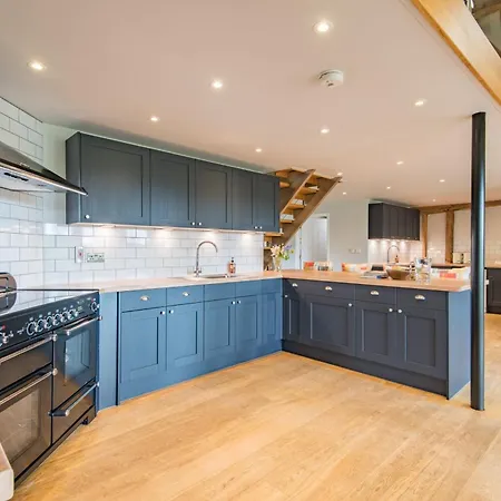 Great Higham Barn Complex By Bloom Stays-2