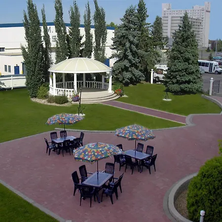 Chateau Louis Hotel & Conference Centre-3