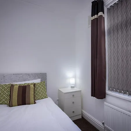 Delightful Family Holiday Home In Blackpool-3