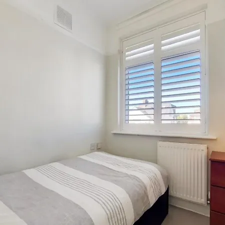 Eejs Charming London 6 Bedroom Home - With Large Garden-3