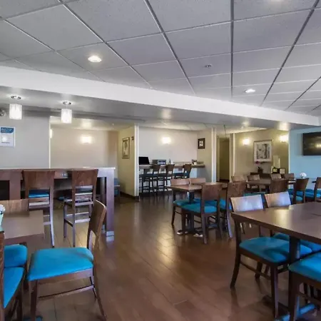 Comfort Inn & Suites Calgary South-3