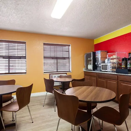 Super 8 By Wyndham Colorado Springs/Afa Area-3