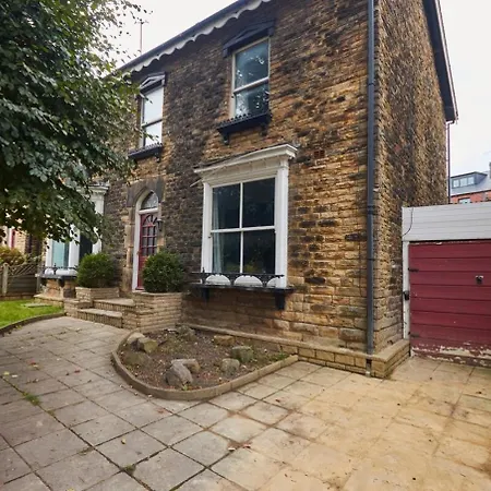 Cosy, Stylish, Leafy And Homely-3