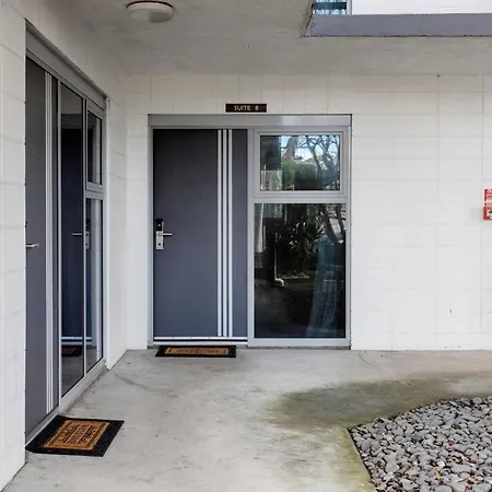 Ellerslie Palms Motel-3