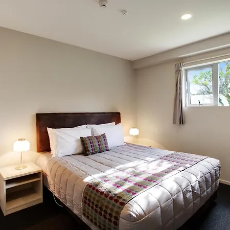 Ellerslie Palms Motel-2