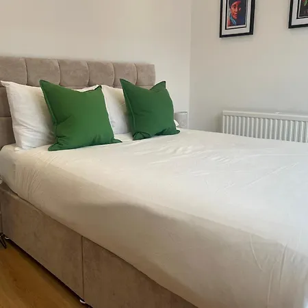 2025 Award Winner Liverpool Cherry House - 4 Bedrooms-3