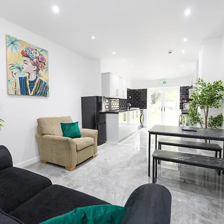 The Kent- Luxury Rooms-3