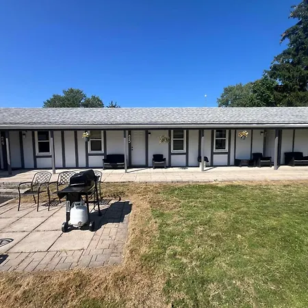 Niagara Parkway Riverview Inn-2