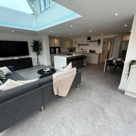 Luxury 4 Bedroom House-3