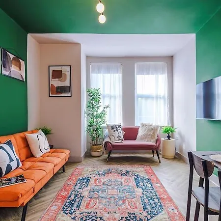 Modern 4-Bedroom In Manchester-3