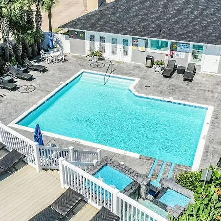 Coastal Paradise Condo With 2 Bedrooms And Pool-3