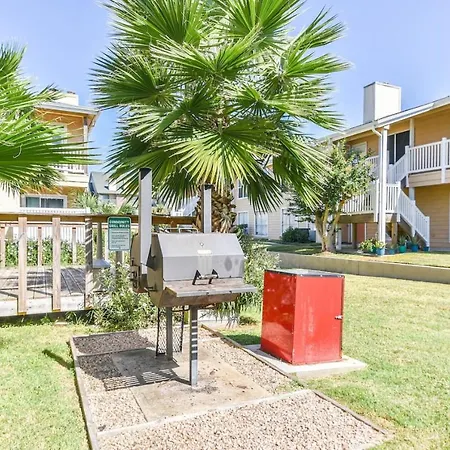 Coastal Paradise Condo With 2 Bedrooms And Pool-2