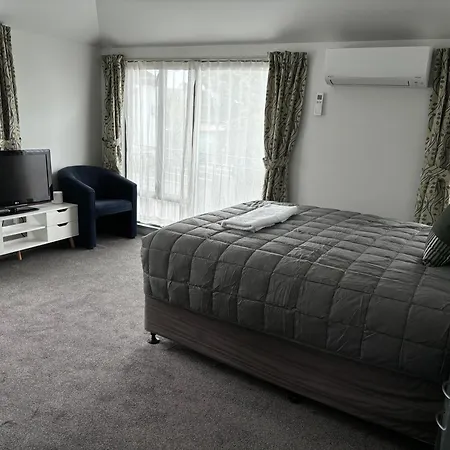 Courtesy Court Motel-2
