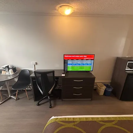 Super 8 By Wyndham Macleod Trail Calgary-2