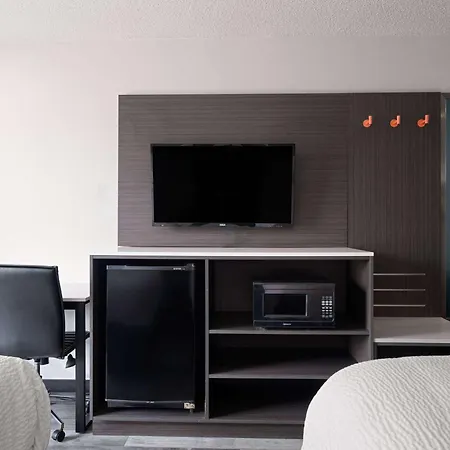 Baymont By Wyndham Indianapolis East-2