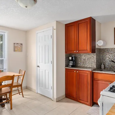 4Br Home Near Downtown Sleeps 10 - Tulip House-2
