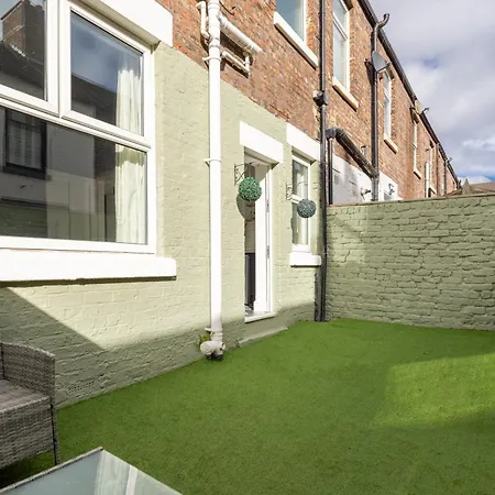 Arkles House - Air Host & Stay - Anfield-2