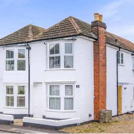 Chaucer House Holiday Home-2