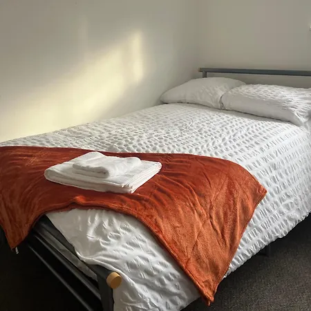 The Coral Guest House 1 Mile From Winchester Market-2