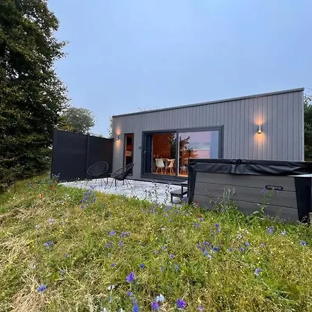 The Pod At Loch Ness Heights At Athbhinn, Iv26Tu-2