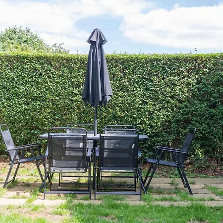 3 Bedroom Bungalow Close To Peak District With Garden-3