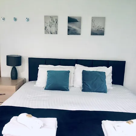 Bassett Avenue - Superking Room-3