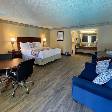 Travelodge By Wyndham Costa Mesa Newport Beach Hacienda-3