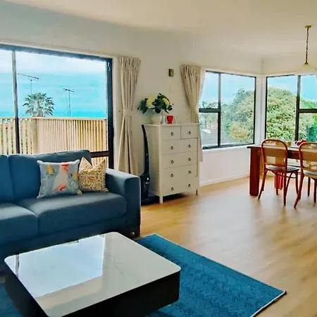 Seaview House In Howick Auckland-3