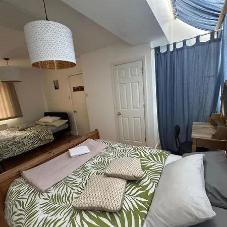 Cozy Rooms Near Central London-3