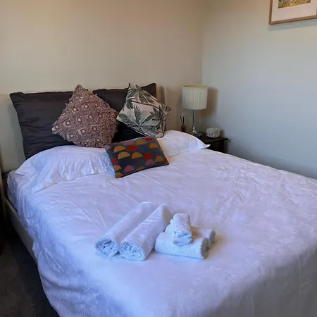 New Greenhithe Cozy Flat-2