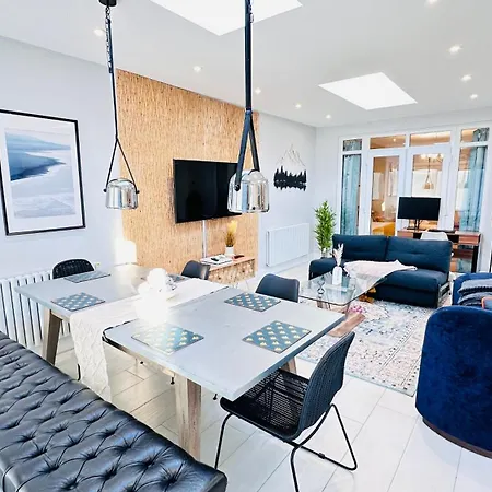 Isleworth House London By Smart Corporate Stays-3