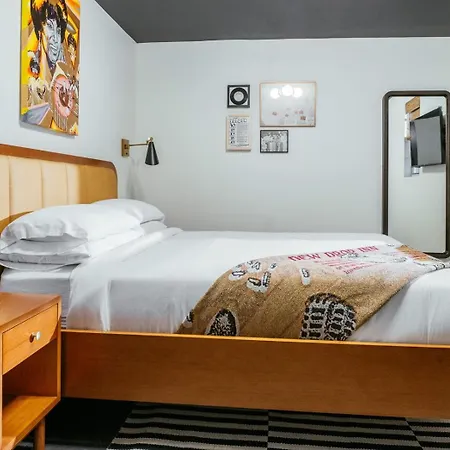 Dew Drop Inn Hotel & Lounge-3