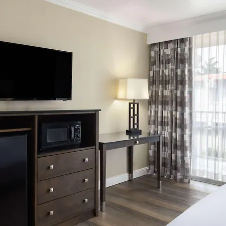 Travelodge By Wyndham Monterey Bay-2