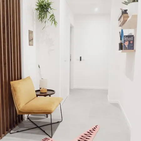 Zoe Vatican Rooms-2