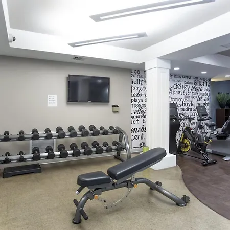 Beverly Hills 2 Bed 2 Bath Penthouse With Den And Parking 414-3