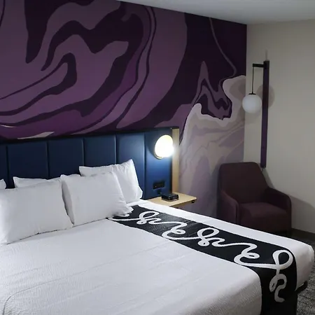 La Quinta Inn & Suites By Wyndham Memphis East-2