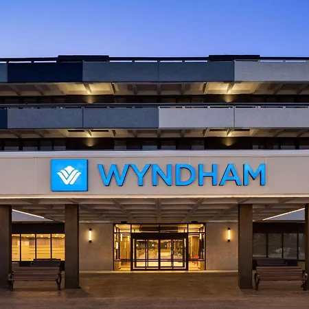Wyndham Edmonton Hotel And Conference Centre-2