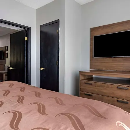 Quality Inn & Suites I-35 E-Walnut Hill-3