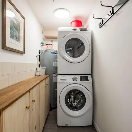 Free Parking | Blueberry Hill | Apple Tv | Wifi-2