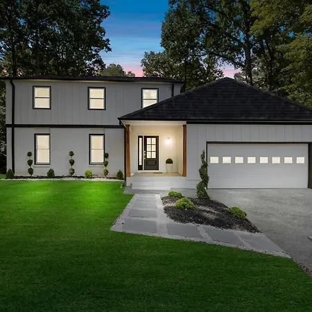 Modern 4 Bed In Quail Hollow-2