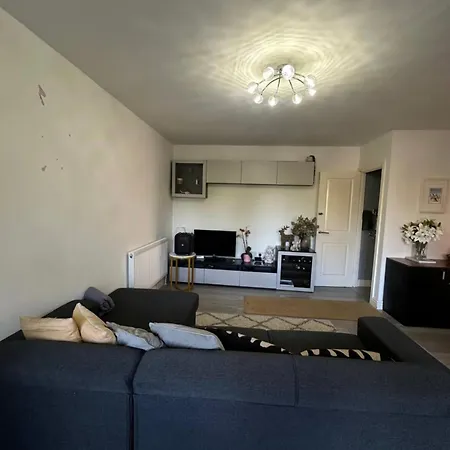 Room In London-3