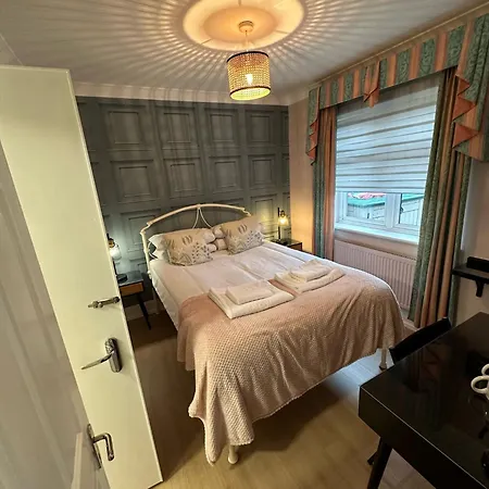 The Cambridge Guest House By Tas-2