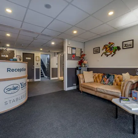 Stableside Hostel At York Racecourse-3