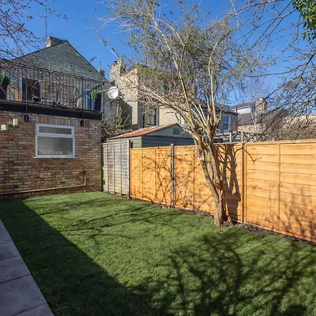 Stylish 3-Bed Home In The Heart Of Cambridge-2