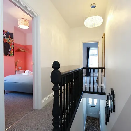 Cwmdare House - Home Near Cardiff City Centre With Parking-3