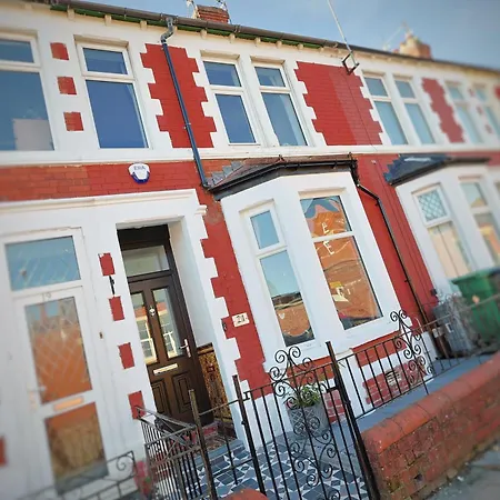 Cwmdare House - Home Near Cardiff City Centre With Parking-2