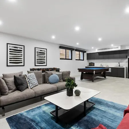 5 Ensuite Luxury Holiday House Balwyn North-3