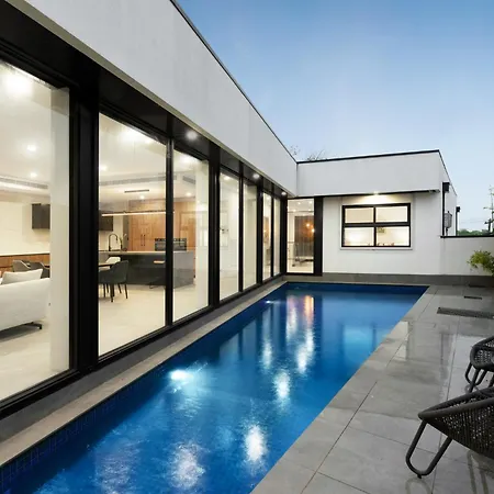 5 Ensuite Luxury Holiday House Balwyn North-2