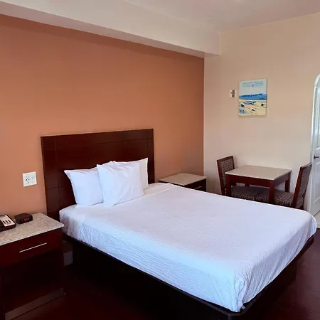 Travelodge By Wyndham Harbor City-2