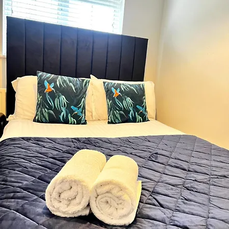 City Centre House - Pet Friendly - Free Parking - 2 Bedroom - Large Garden-2